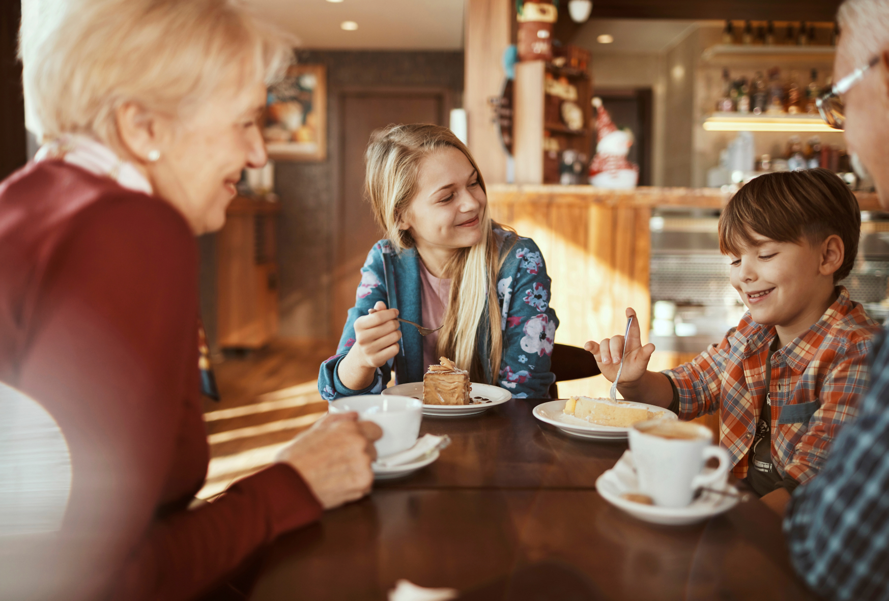 Family at cafe